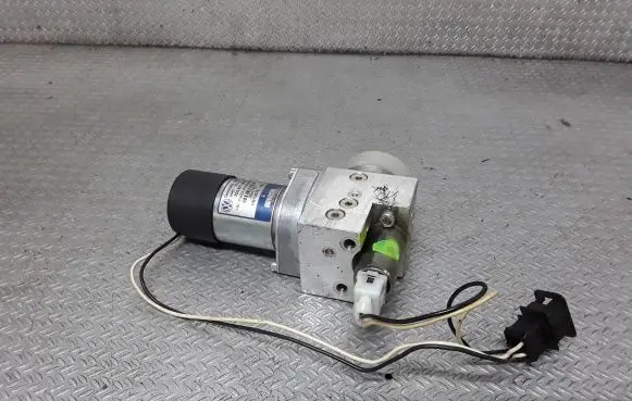 Volkswagen Phaeton Tailgate hydraulic pump motor 3D5827383A