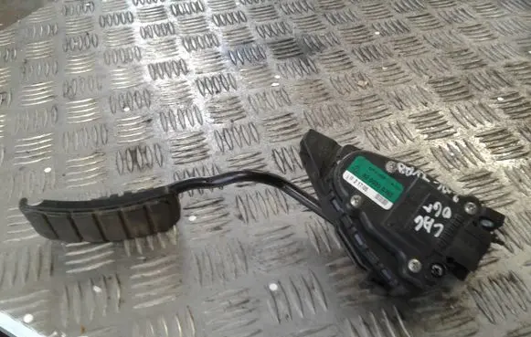 Renault Laguna II Accelerator throttle pedal 8200003393