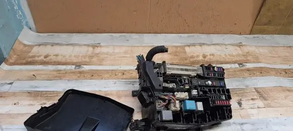 Toyota Auris 150 Fuse box set 8266202230 7233R0A1