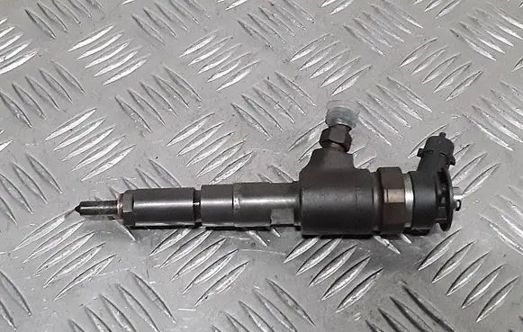 Peugeot 206 Fuel injector 0445110135