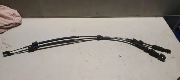 Volkswagen PASSAT B5.5 Gear shift cable linkage 8D1713575