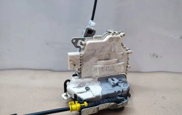Audi Q5 SQ5 Rear door lock 8K0839015C