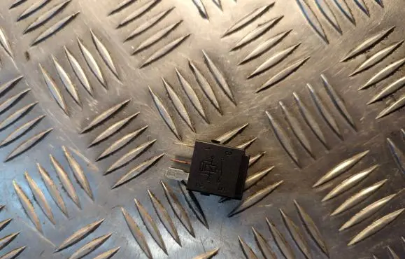 Mercedes-Benz C W204 Other relay A0025428319