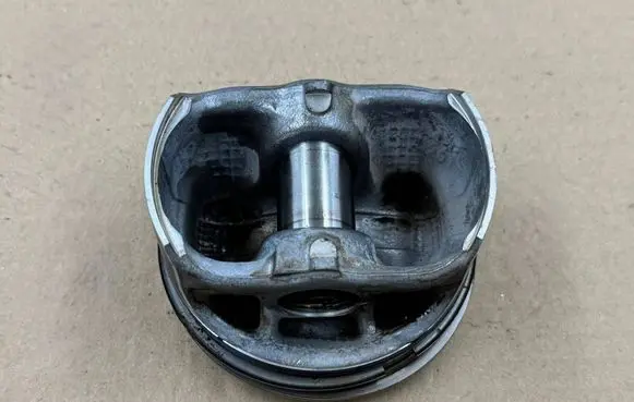 BMW 3 E90 E91 Piston 7551550