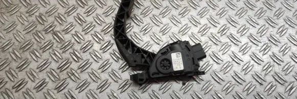 Accelerator throttle pedal