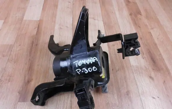 Toyota Auris E180 Engine mounting bracket 123050T160