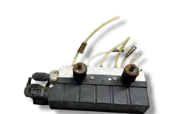 Mercedes-Benz S W220 Air suspension valve block A2203200258