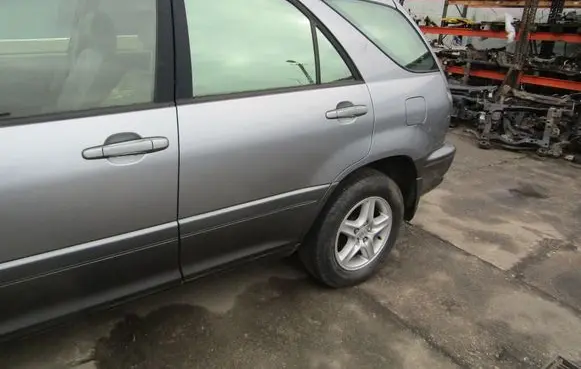 Cadillac SRX Rear door 
