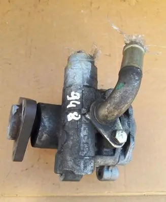 Volkswagen PASSAT B5.5 Power steering pump 8D0145177Q
