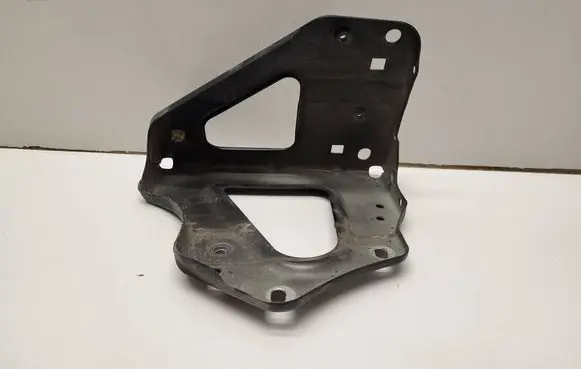 Audi A6 S6 C6 4F Fender mounting bracket 4F0821135B