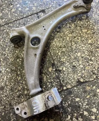 Volkswagen Tiguan Front lower control arm/wishbone
