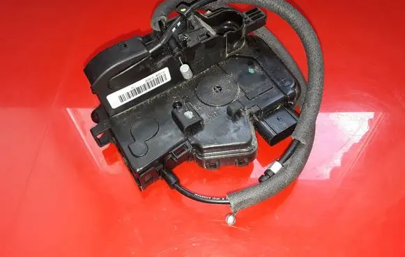 KIA Sportage Front door lock 813203U020