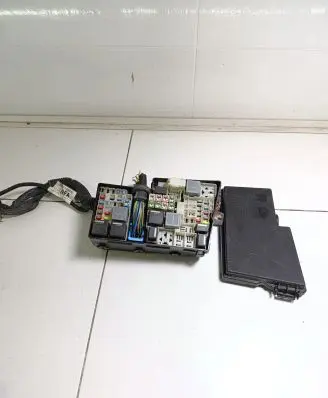Ford Kuga II Fuse module AV6T14A142AB 5B0Q10107 AV6T14A067AC