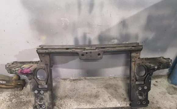 Volkswagen Touareg I Radiator support slam panel 7L0805594