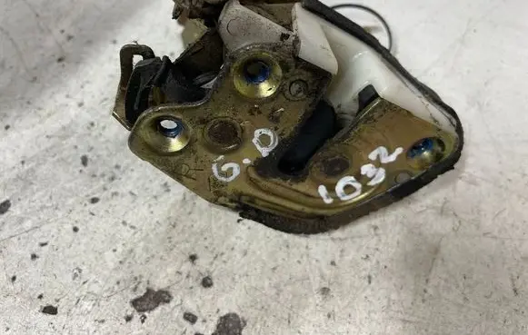 Mitsubishi Pajero Rear door lock