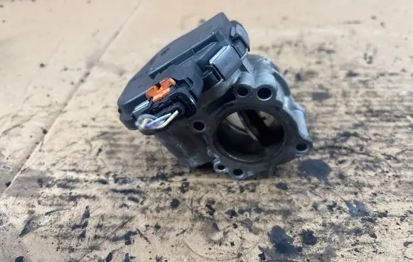 Citroen C4 II Picasso Throttle valve 9673534480 28275019