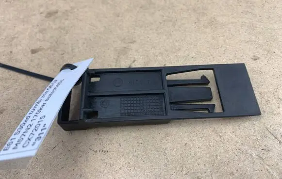 BMW 5 E60 E61 Radiator mount bracket 17117788324 7788324