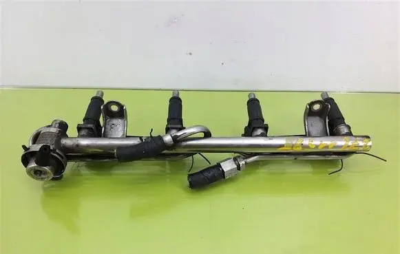 Audi A4 S4 B6 8E 8H Fuel main line pipe 058133681