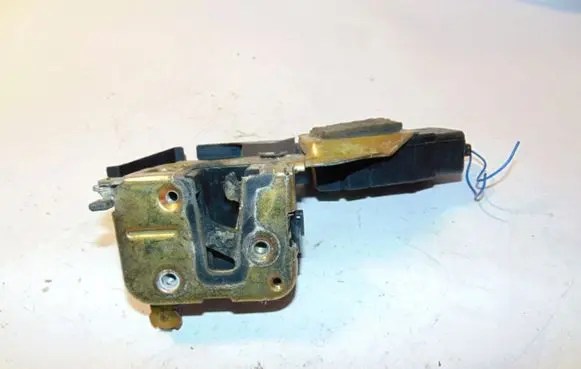 Mitsubishi Carisma Rear door lock M806386