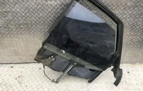 Audi 80 90 B3 Rear door window/glass frame 