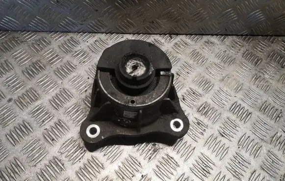 Mercedes-Benz Vito Viano W447 Engine mount bracket 4472410213 A4472410213
