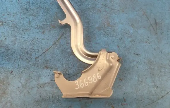 Nissan X-Trail T33 Engine bonnet/hood hinges 654016RA0A