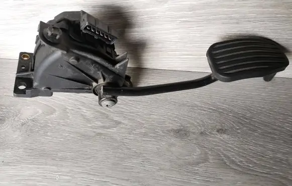 Volvo S70 V70 V70 XC Accelerator throttle pedal 3524435 8624436 00776917