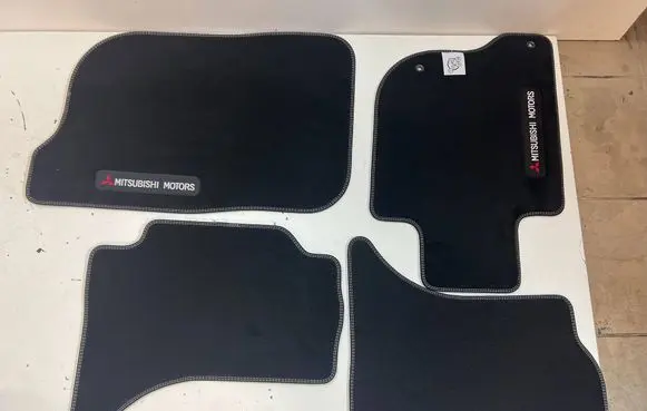 Mitsubishi L200 Car floor mat set MZ314858