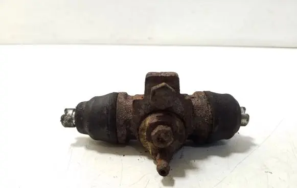 Volkswagen Transporter - Caravelle T4 Rear brake cylinder 