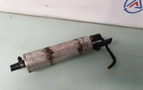 BMW 5 E39 Fuel injection high pressure pump 6756157 16126756157