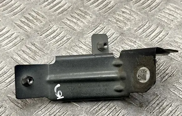 Porsche Cayenne (92A) Fender mounting bracket 7P5805603A