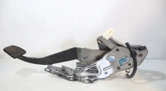Toyota Aygo AB40 Clutch pedal 