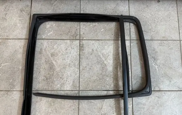 Volkswagen Amarok Rubber seal rear door window/glass 2H7845214