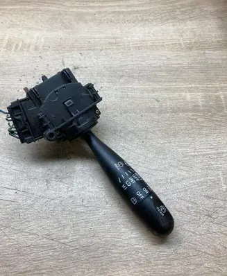 Toyota Yaris Wiper control stalk 173647