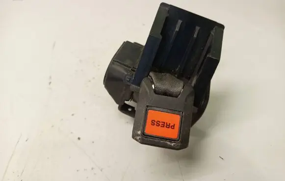 Middle seatbelt (rear)