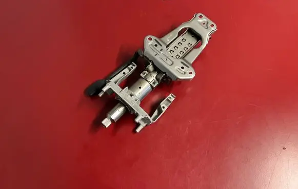 BMW i3 Steering wheel axle 6865576