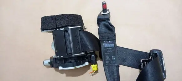 Volvo S60 Rear seatbelt 39822960