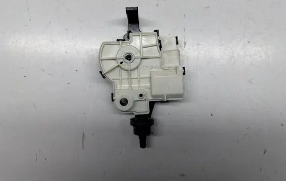 Toyota C-HR I Fuel tank cap lock