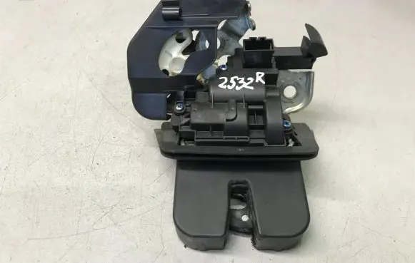 Audi A4 S4 B8 8K Tailgate/trunk/boot lock/catch/latch