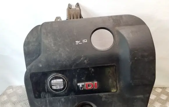 Engine cover (trim)