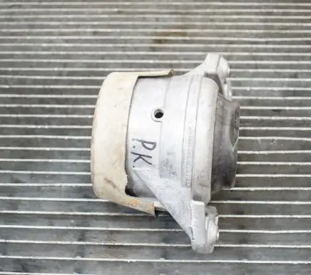 Mercedes-Benz GLC X253 C253 Engine mount bracket