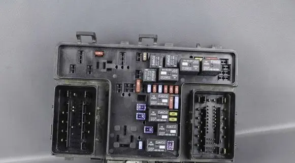 Ford Fusion Fuse module DG9T14A067BF