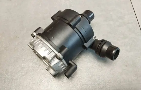 BMW 7 G11 G12 Electric auxiliary coolant/water pump 8637952 20160307 0392024061