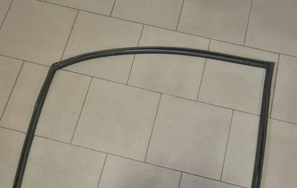 KIA Niro Rubber seal front door window/glass
