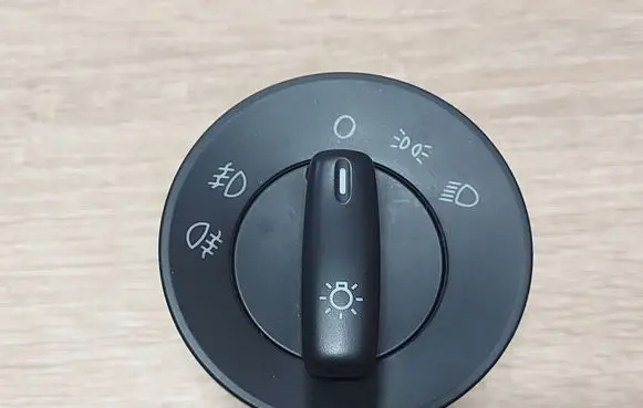 Skoda Octavia Mk2 (1Z) Light switch 1Z0941431K