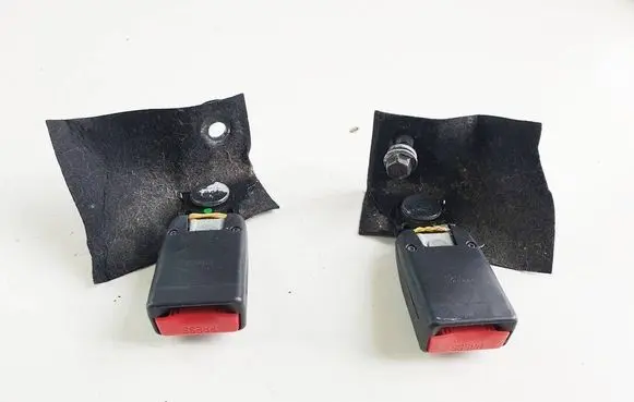 Hyundai Veloster Rear seatbelt buckle