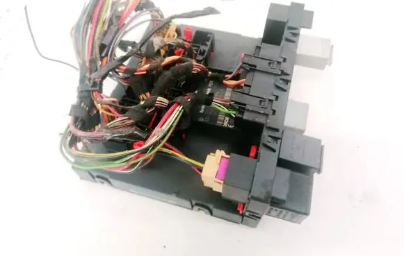 Volkswagen Golf V Fuse box set 1K0937049T F005V00497