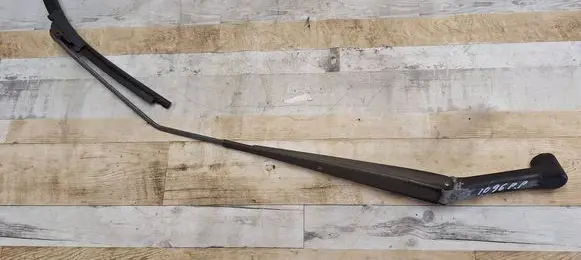 Mitsubishi Space Wagon Front wiper blade arm