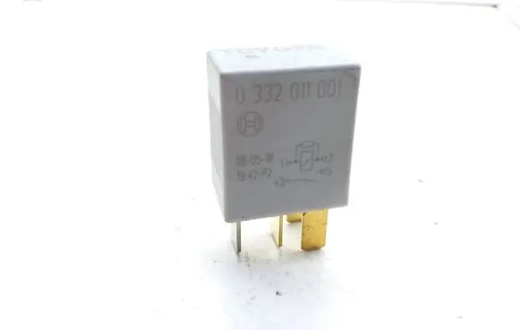 Toyota Corolla Verso E121 Hazard warning light relay 9008087019 0332011001