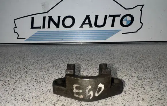 BMW 5 E60 E61 Fuel Injector clamp holder 13537787215